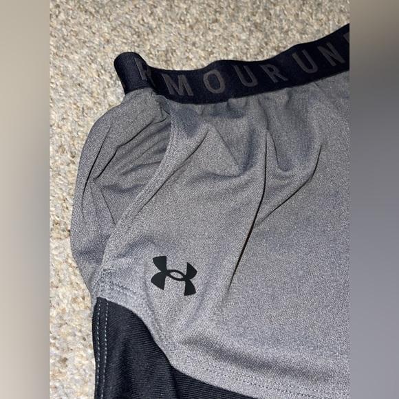 Women’s Under Armour Shorts - Picture 3 of 3